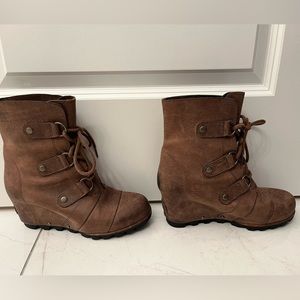 Sorel hidden wedge brown leather lace up boots